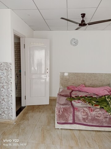 1 RK Builder Floor For Rent in Laxmi Nagar