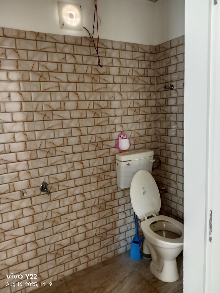 Bathroom, laxmi nagar 1 RK 400 Sq.Ft. Builder Floor In Laxmi Nagar Delhi 9075135