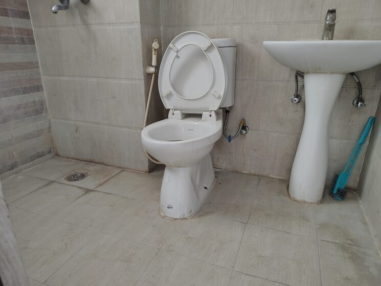 Bathroom, gaur-city-2-16th-avenue 3 Bedroom 873 Sq.Ft. Apartment In Sector 16c Greater Noida Greater Noida 9075149