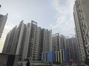 2.5 BHK Apartment – Exterior View View at Amrapali Golf Homes, Sector 4 Greater Noida - for Sale