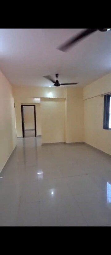 Room in 2 BHK Apartment at Siddharth Nagar CHS Goregaon, Goregaon West – for Rent