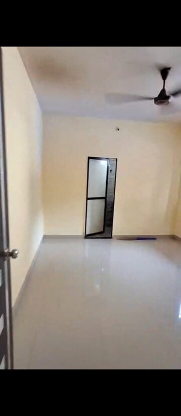 Room in 2 BHK Apartment at Siddharth Nagar CHS Goregaon, Goregaon West – for Rent