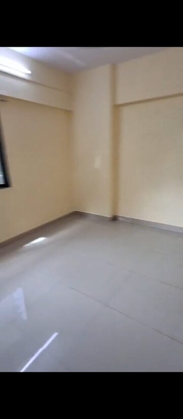Room in 2 BHK Apartment at Siddharth Nagar CHS Goregaon, Goregaon West – for Rent
