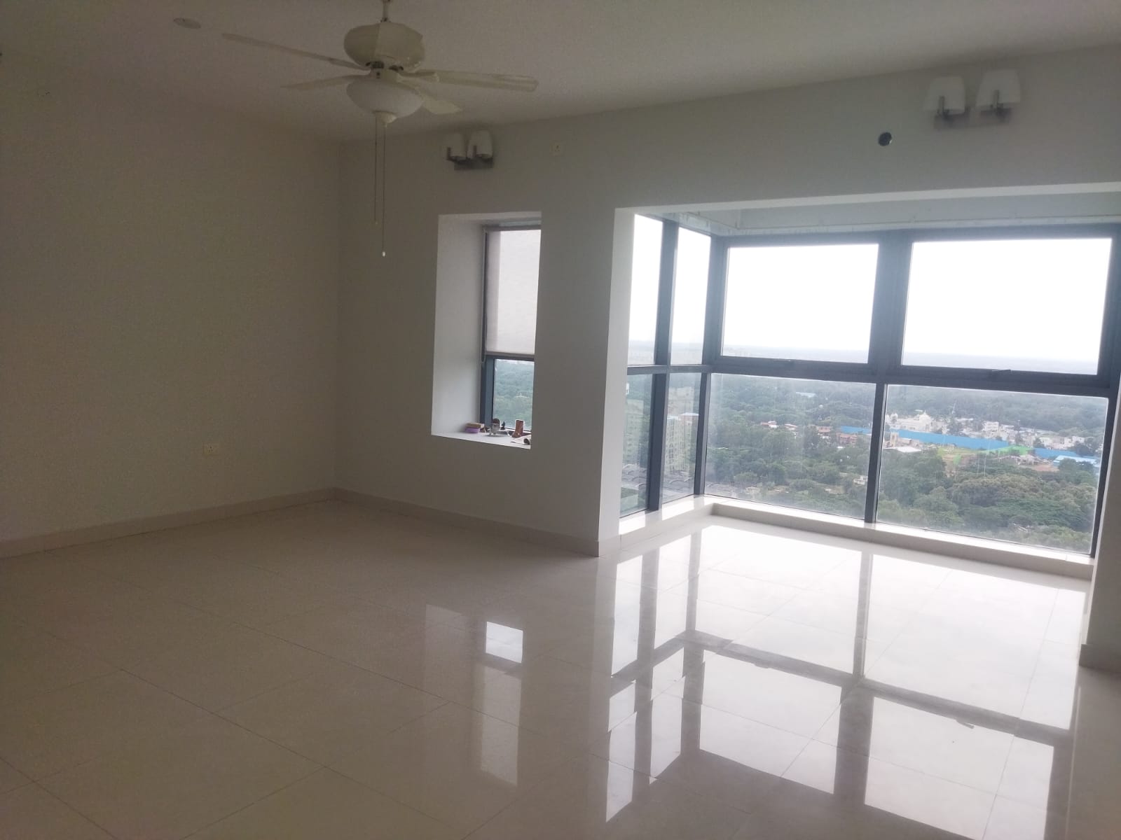 2.5 BHK Apartment For Rent in Tata Aquila Heights