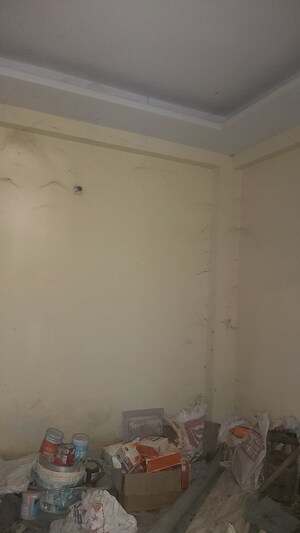 Room in 1.5 BHK Builder Floor at Mayur Vihar – for Sale