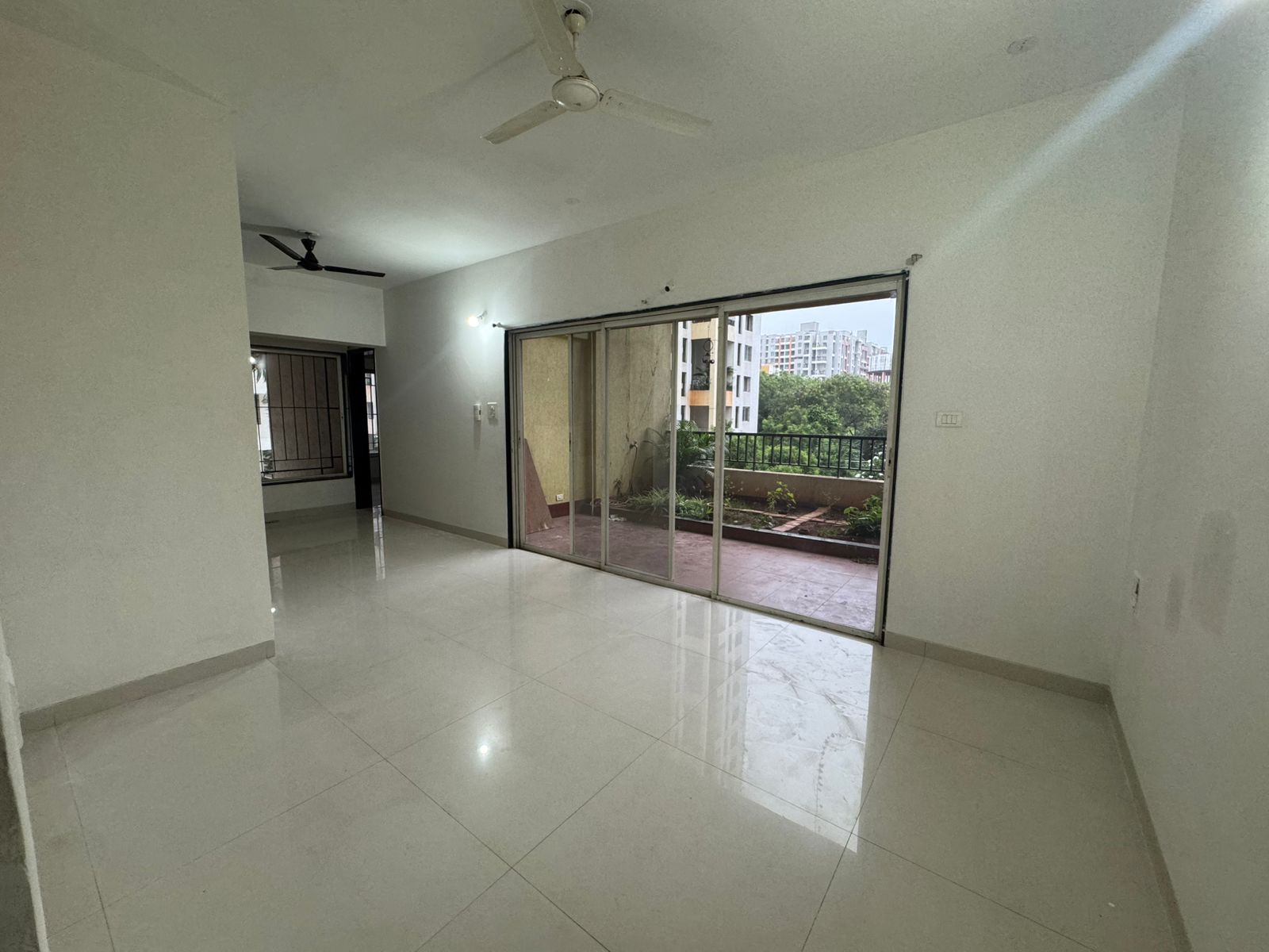 2 BHK + Extra Room 615 Sq.Ft. Apartment in Kohinoor Coral Phase 3