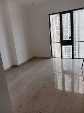 Room in 2 BHK Apartment at Lodha The Park, Worli – for Rent