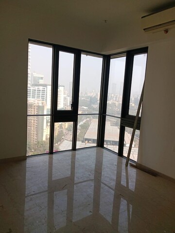 Room in 2 BHK Apartment at Lodha The Park, Worli – for Rent
