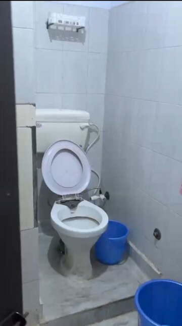 Bathroom in 1 BHK Builder Floor at Vaishali Sector 3 – for Rent