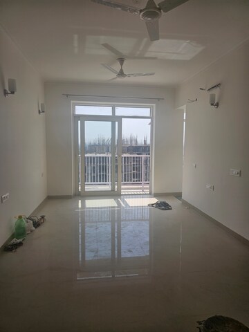 Room in 3 BHK Apartment at Jaypee Greens Pavilion Court, Sector 128 – for Sale