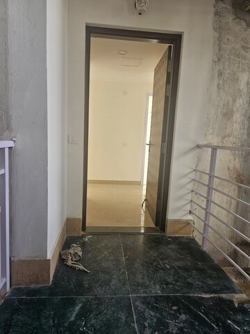 Furnished Amenities in 3 BHK Apartment at Jaypee Greens Pavilion Court, Sector 128 – for Sale