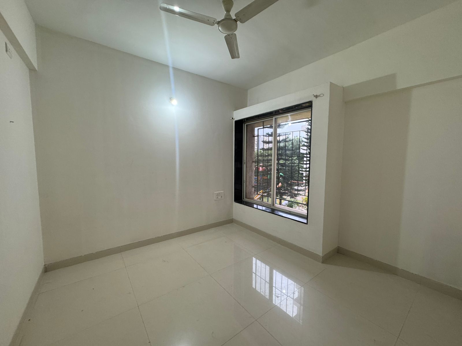 2 BHK + Extra Room Apartment For Rent in Kohinoor Tinsel Town