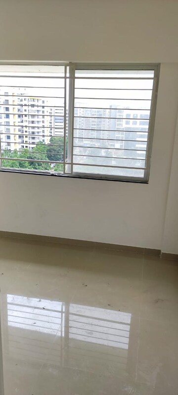 Room in 1.5 BHK Apartment at Kalpataru Exquisite Sierra, Wakad – for Rent