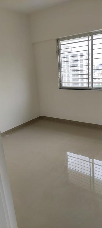 Room in 1.5 BHK Apartment at Kalpataru Exquisite Sierra, Wakad – for Rent