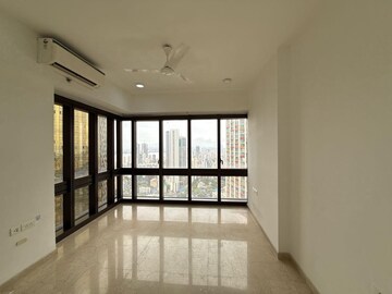 Room in 2 BHK Apartment at Lodha The Park, Worli – for Rent