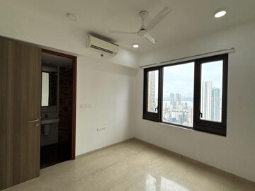 Room in 2 BHK Apartment at Lodha The Park, Worli – for Rent