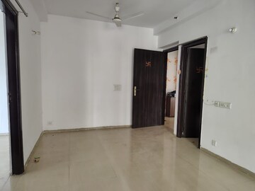 Room in 2 BHK Apartment at Nirala Estate, Tech Zone 4 Greater Noida – for Rent