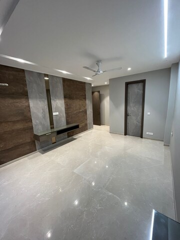 Room in 4 BHK Builder Floor at Janakpuri – for Sale