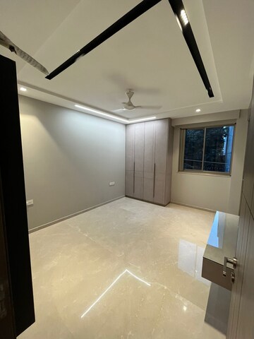 Room in 4 BHK Builder Floor at Janakpuri – for Sale
