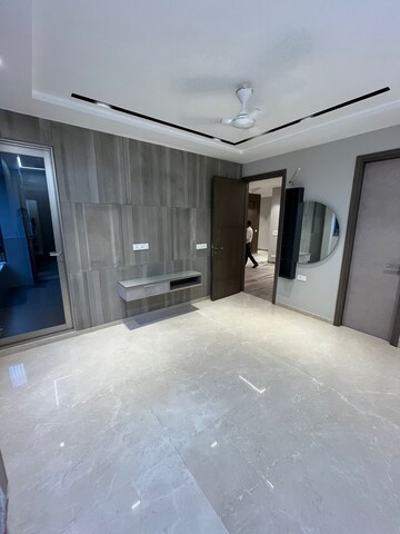 Room in 4 BHK Builder Floor at Janakpuri – for Sale