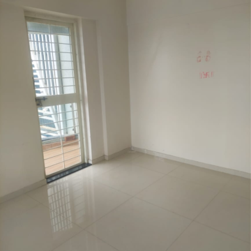 Room in 2 BHK Apartment at Skyscraper, Mumbai Bangalore Highway – for Rent