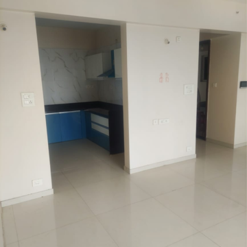 Room in 2 BHK Apartment at Skyscraper, Mumbai Bangalore Highway – for Rent