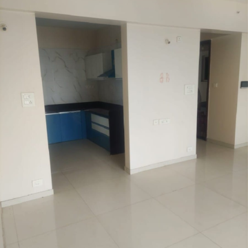 Room in 2 BHK Apartment at Skyscraper, Mumbai Bangalore Highway – for Rent