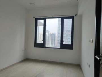Room in 2 BHK Apartment at Lodha Parkside, Worli – for Rent