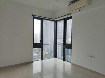Room in 2 BHK Apartment at Lodha Parkside, Worli – for Rent