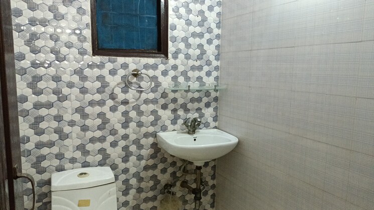 Bathroom, vaishali sector 6 2 Bedroom 800 Sq.Ft. Builder Floor In Vaishali Sector 6 Ghaziabad 9075375