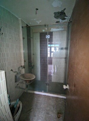 Bathroom in 3.5 BHK Apartment at Eros Mayfair Towers, Charmwood Village – for Sale