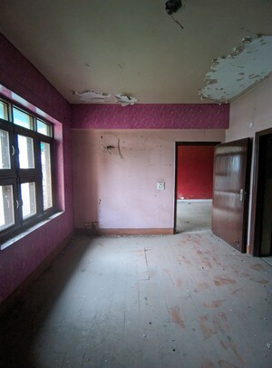 Room in 3.5 BHK Apartment at Eros Mayfair Towers, Charmwood Village – for Sale