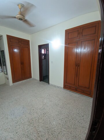 Room in 2 BHK Apartment at Eros Sterling Apartments, Charmwood Village – for Rent
