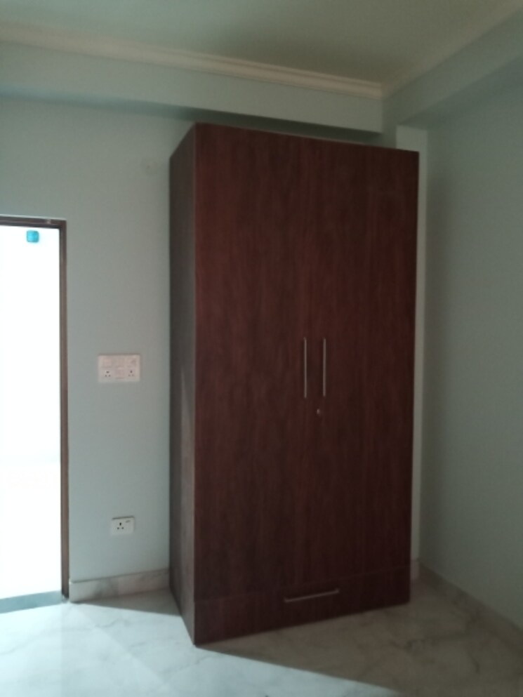 Room, sector 8 dwarka 2 Bedroom 75 Sq.Yd. Builder Floor In Sector 8 Dwarka Delhi 9075391