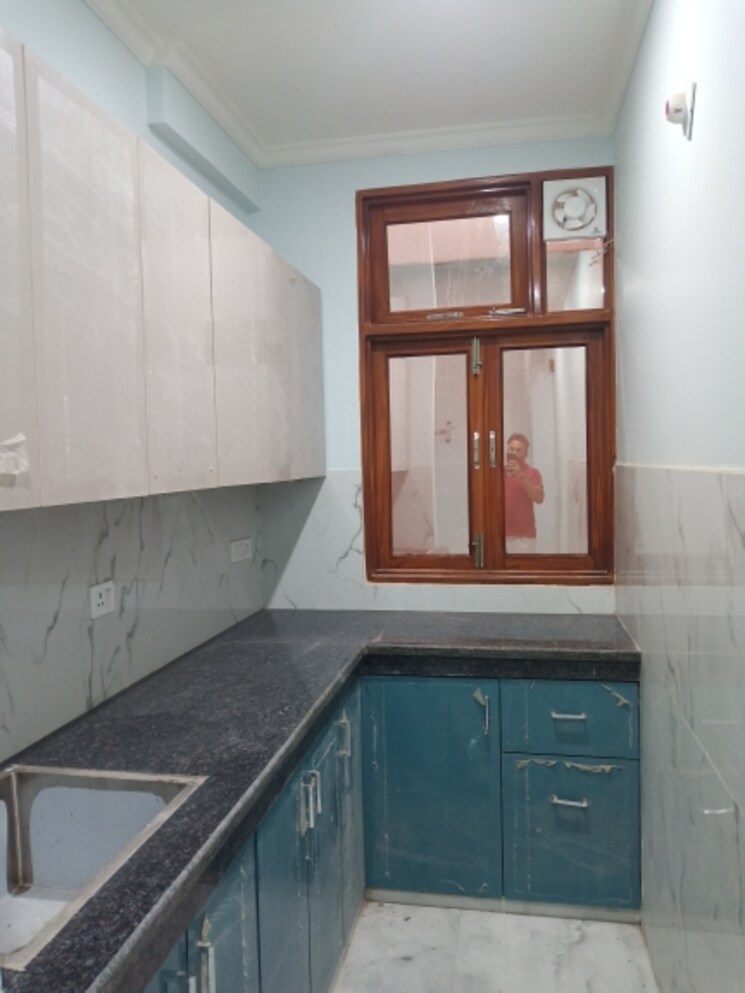Kitchen, sector 8 dwarka 2 Bedroom 75 Sq.Yd. Builder Floor In Sector 8 Dwarka Delhi 9075391