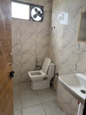Bathroom in 1.5 BHK Builder Floor at Sector 8 Dwarka – for Rent