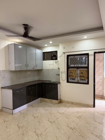 Kitchen in 1.5 BHK Builder Floor at Sector 8 Dwarka – for Rent