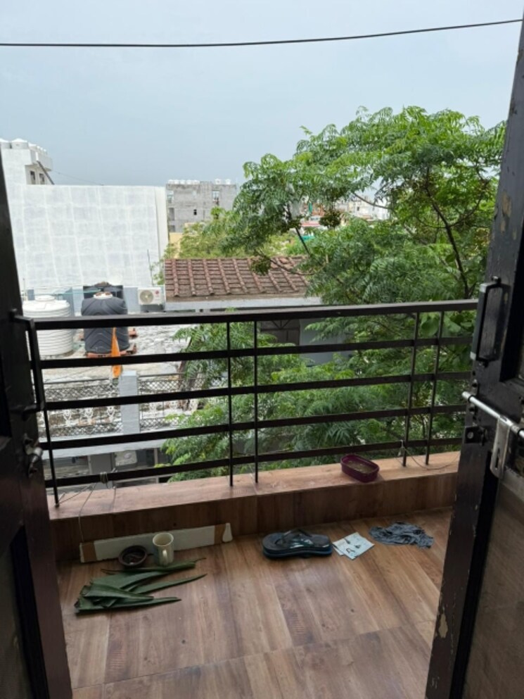 Balcony, sector 8 dwarka 1.5 Bedroom 45 Sq.Yd. Builder Floor In Sector 8 Dwarka Delhi 9075399