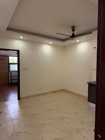 Room in 1.5 BHK Builder Floor at Sector 8 Dwarka – for Rent