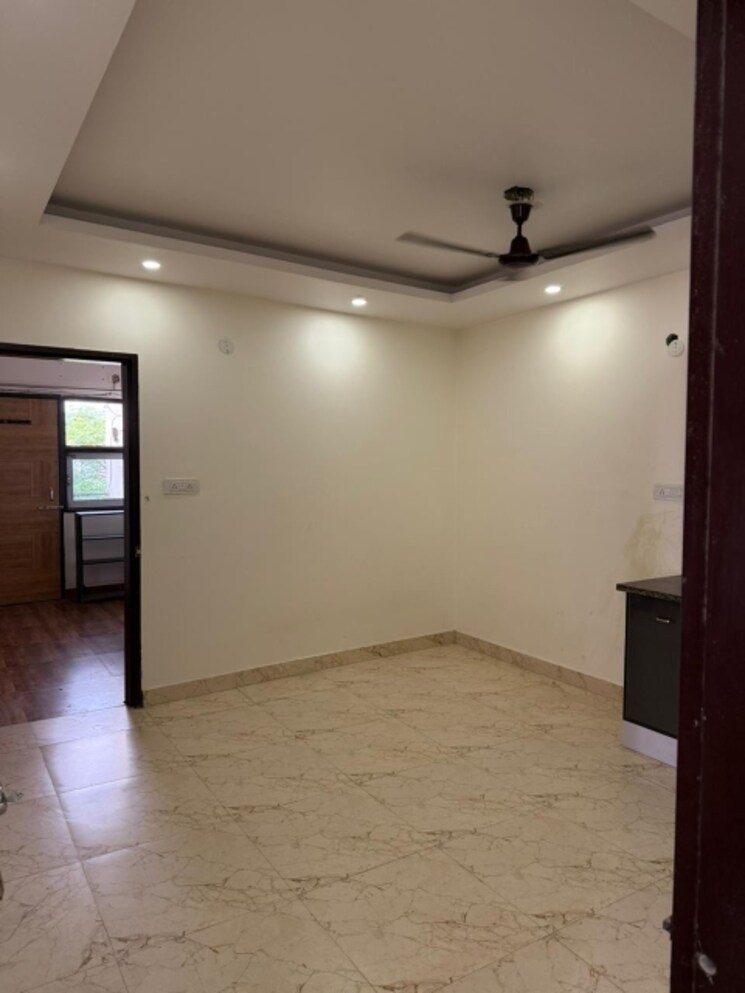 Room, sector 8 dwarka 1.5 Bedroom 45 Sq.Yd. Builder Floor In Sector 8 Dwarka Delhi 9075399