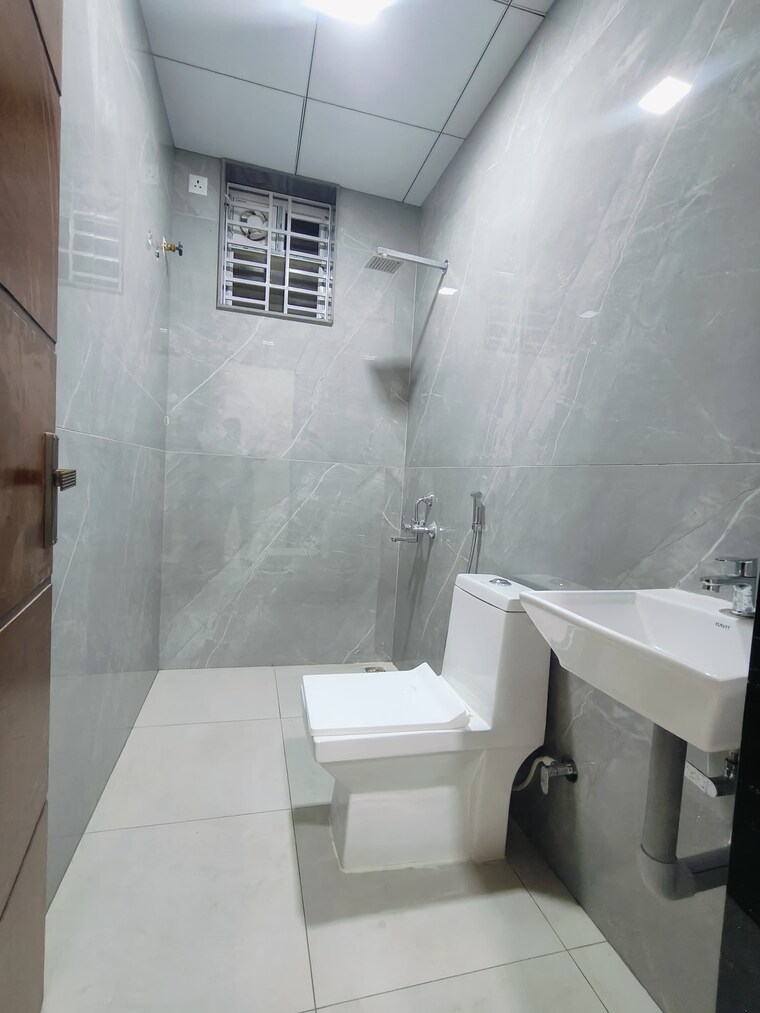 Bathroom, vijayapuri colony 3 Bedroom 2050 Sq.Ft. Apartment In Vijayapuri Colony Guntur 9075429