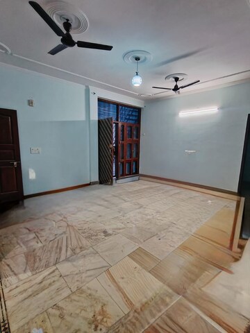 Room in 2 BHK Builder Floor at Sector 46 – for Rent