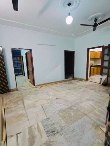 Room in 2 BHK Builder Floor at Sector 46 – for Rent
