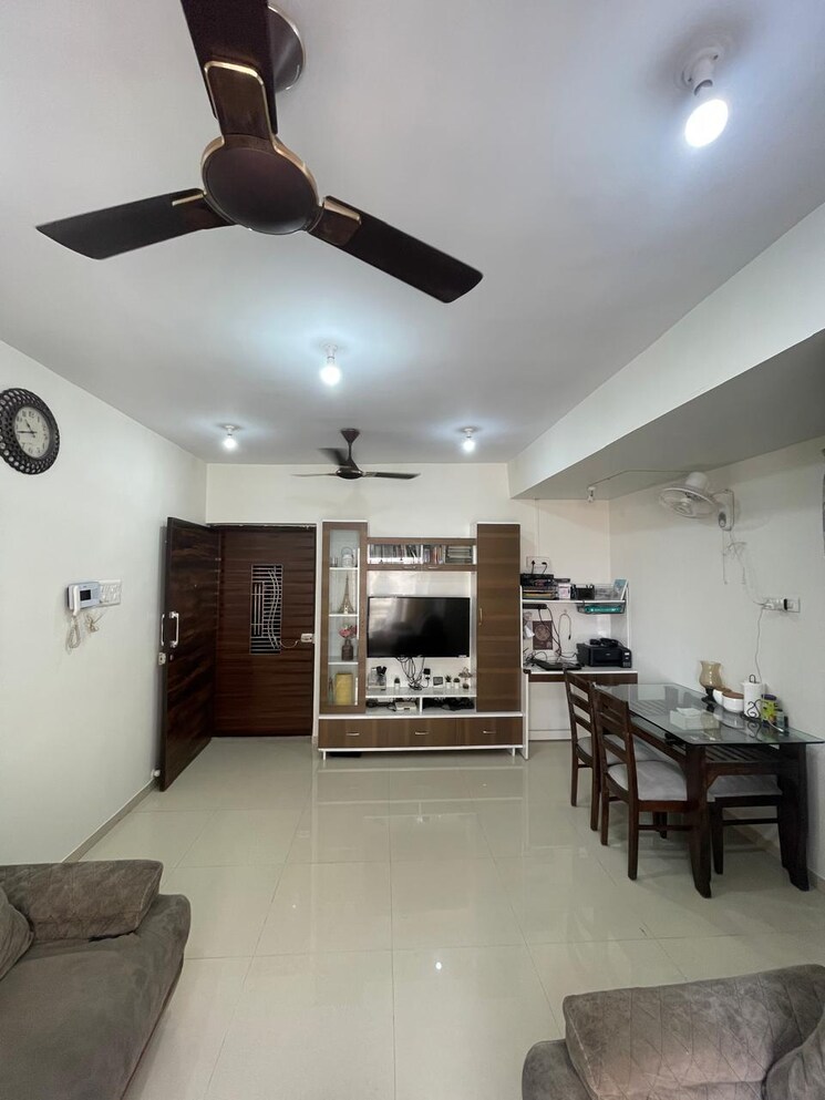 Hall, riverdale-tower 2 Bedroom 900 Sq.Ft. Apartment In Andheri East Mumbai 9075496
