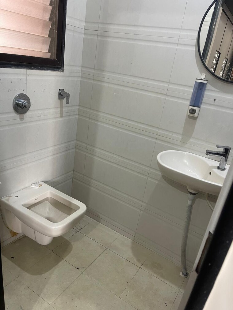 Bathroom, riverdale-tower 2 Bedroom 900 Sq.Ft. Apartment In Andheri East Mumbai 9075496