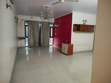 Living Room in 3.5 BHK Apartment at Mayur Vihar Phase 1 Extension – for Rent