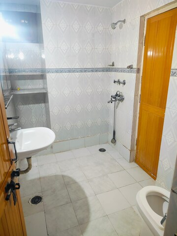 Bathroom in 3.5 BHK Apartment at Mayur Vihar Phase 1 Extension – for Rent