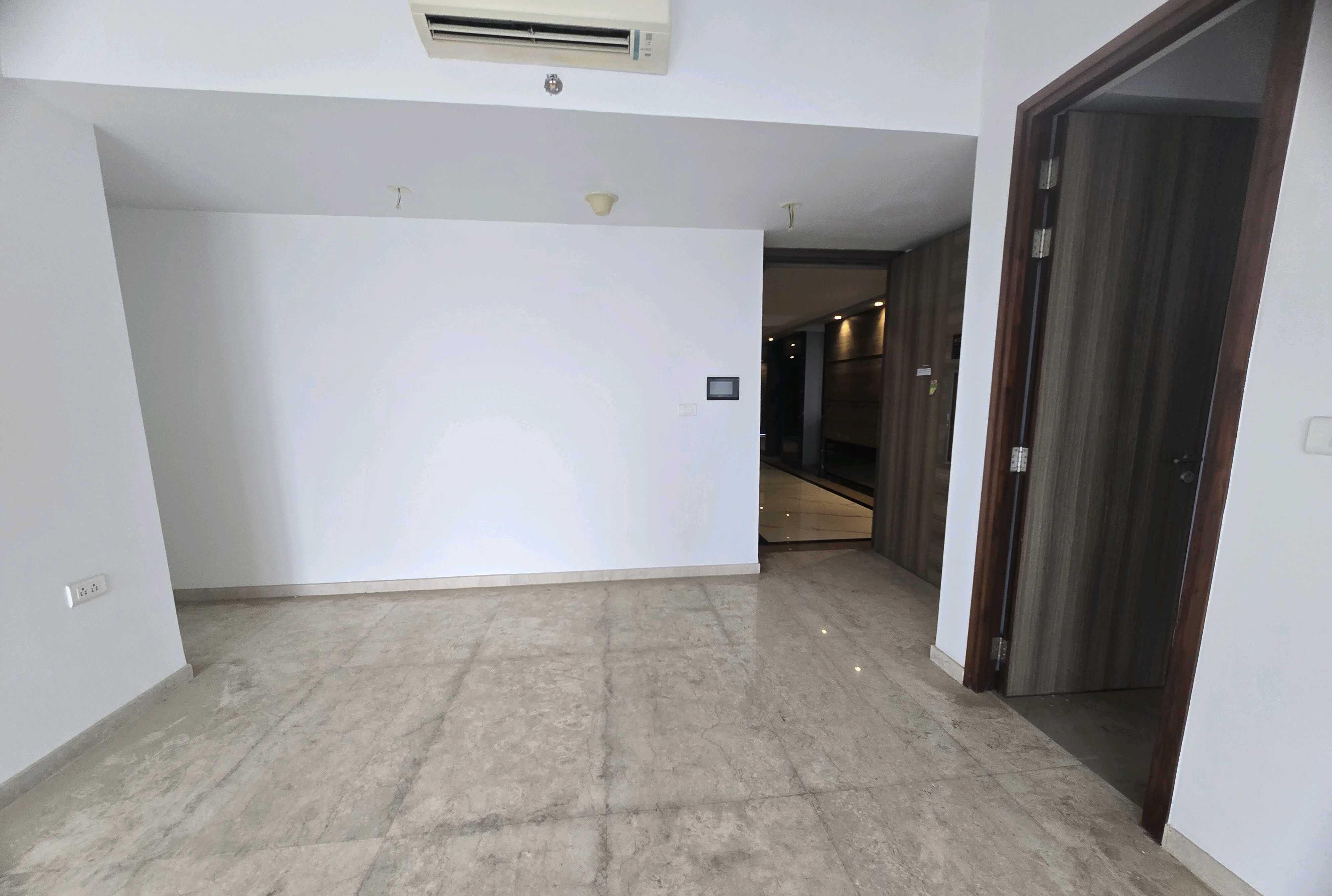 2 BHK + Servant Room Apartment For Rent in Lodha The Park