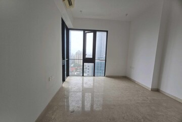 Room in 2 BHK Apartment at Lodha The Park, Worli – for Rent