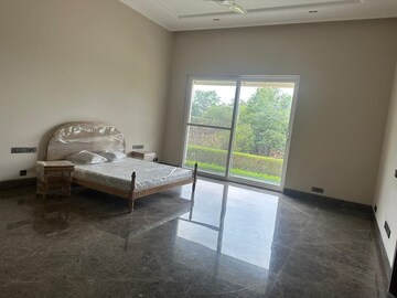 Room in 3.5 BHK Apartment at Defence Colony – for Rent